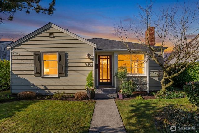 10739 Fremont Avenue N, Seattle, WA 98133