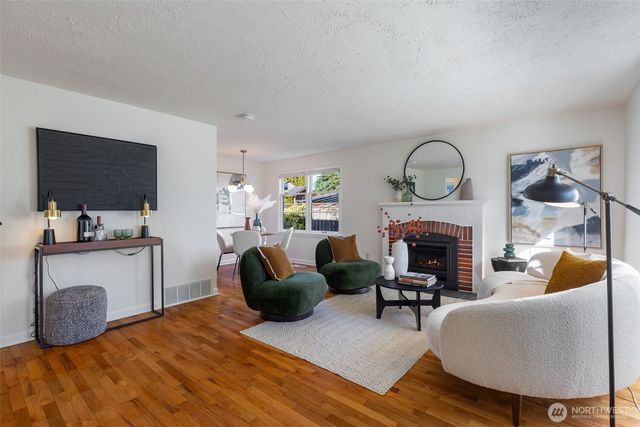 10739 Fremont Avenue N, Seattle, WA 98133