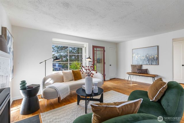 10739 Fremont Avenue N, Seattle, WA 98133