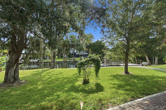 2236 N Watersedge Drive, Crystal River, FL 34429