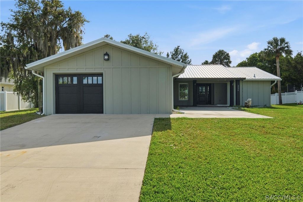 2236 N Watersedge Drive, Crystal River, FL 34429