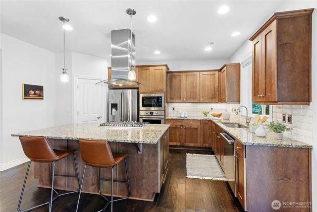 13844 La Vigne Court NE, Bainbridge Island, WA 98110