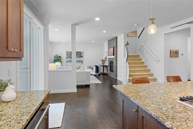 13844 La Vigne Court NE, Bainbridge Island, WA 98110