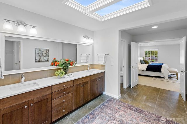 13844 La Vigne Court NE, Bainbridge Island, WA 98110