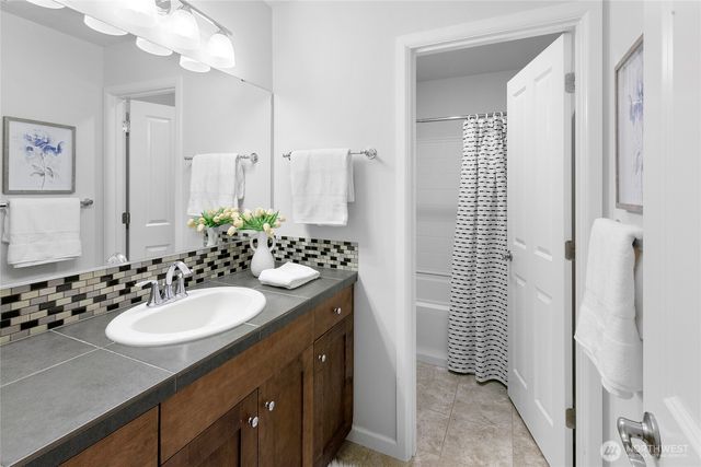 13844 La Vigne Court NE, Bainbridge Island, WA 98110
