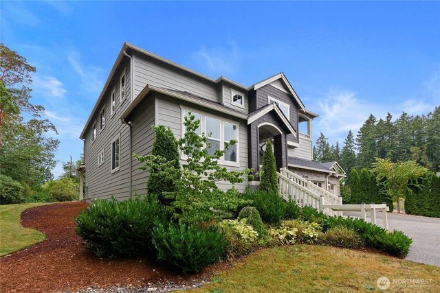13844 La Vigne Court NE, Bainbridge Island, WA 98110