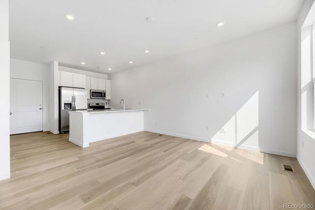 7655 S Mobile Way, Centennial, CO 80016