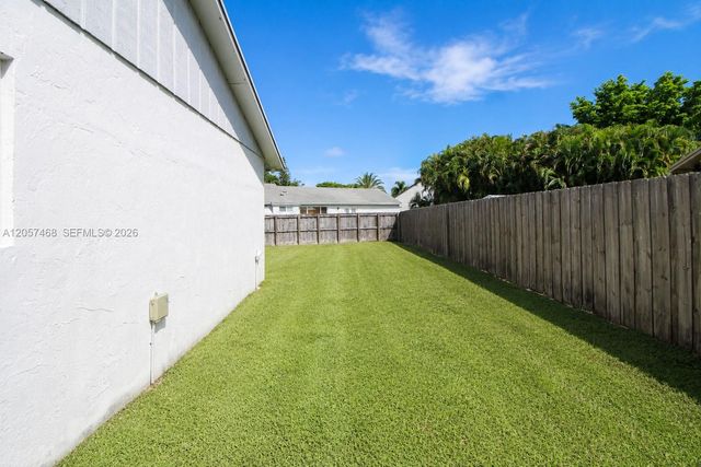 1661 N Goldeneye Lane, Homestead, FL 33035