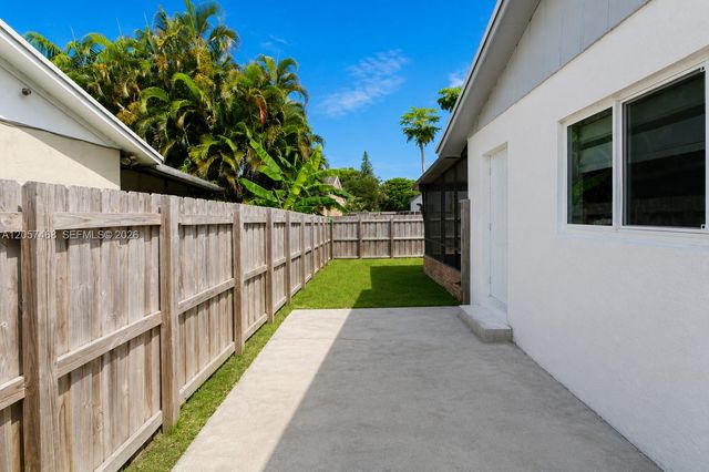 1661 N Goldeneye Lane, Homestead, FL 33035