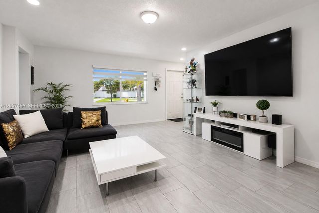 1661 N Goldeneye Lane, Homestead, FL 33035