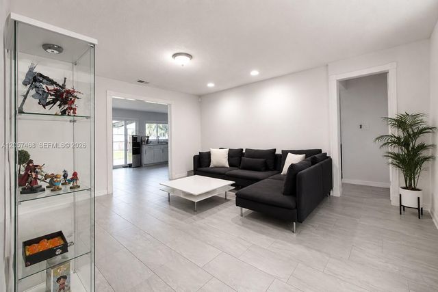 1661 N Goldeneye Lane, Homestead, FL 33035