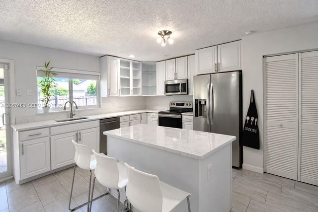 1661 N Goldeneye Lane, Homestead, FL 33035