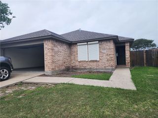 1006 Livermore St, Portland, TX 78374