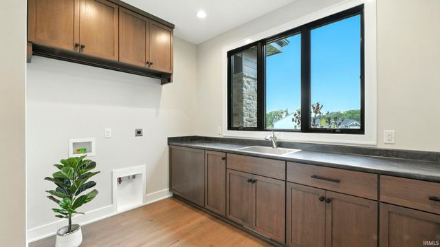 10491 Beaugreen Cove, Leo, IN 46765