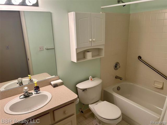 505 Mulberry Street 27, Wyandotte, MI 48192