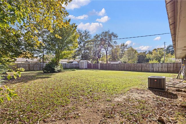 1329 S Tampa Avenue, Russellville, AR 72802