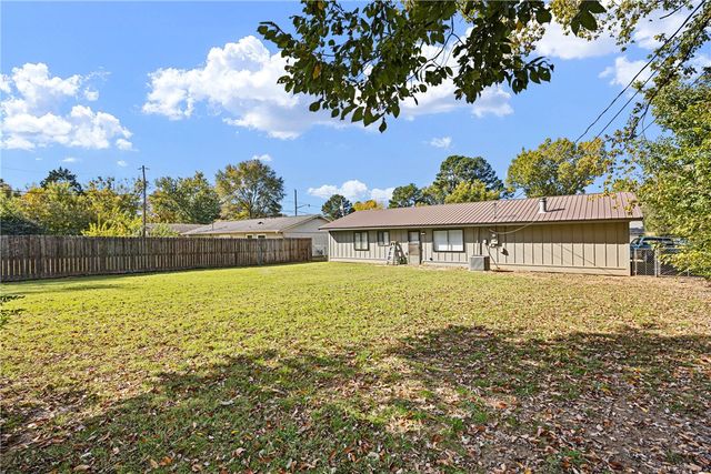 1329 S Tampa Avenue, Russellville, AR 72802