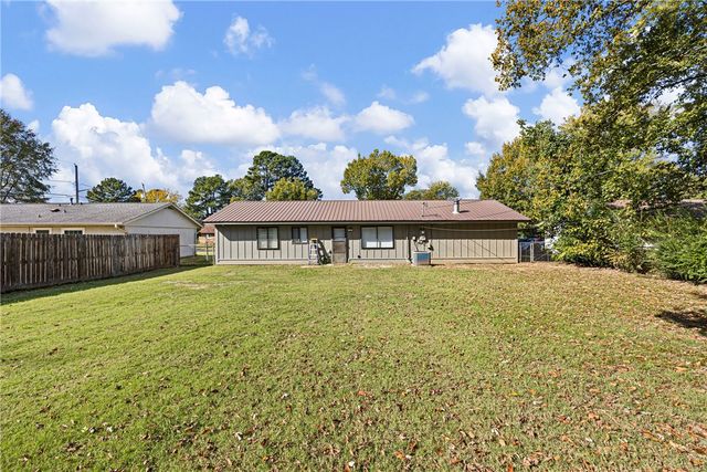 1329 S Tampa Avenue, Russellville, AR 72802