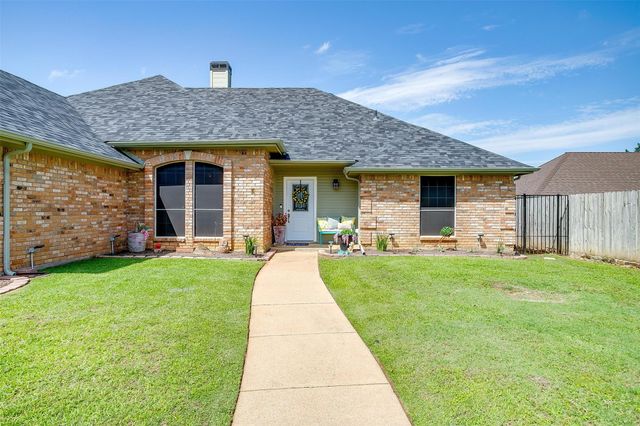 105 Shorewood Place, Joshua, TX 76058