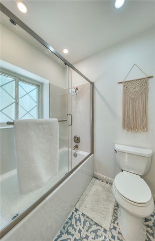 3025 Hollywell Place, Glendale, CA 91206