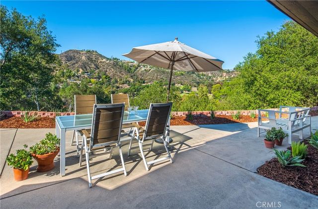 3025 Hollywell Place, Glendale, CA 91206