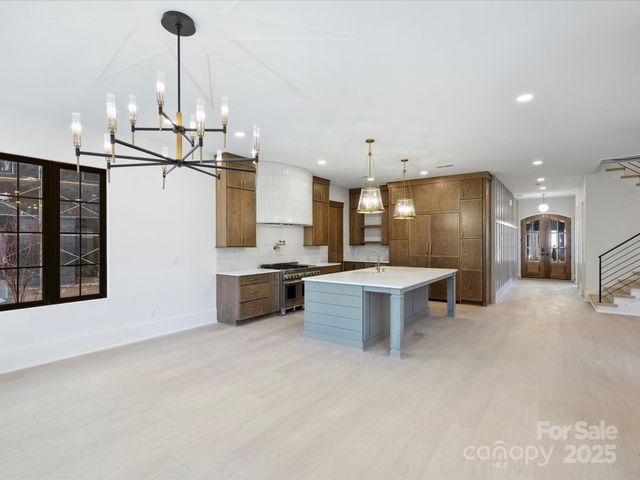 923 Laurel Creek Lane, Charlotte, NC 28211