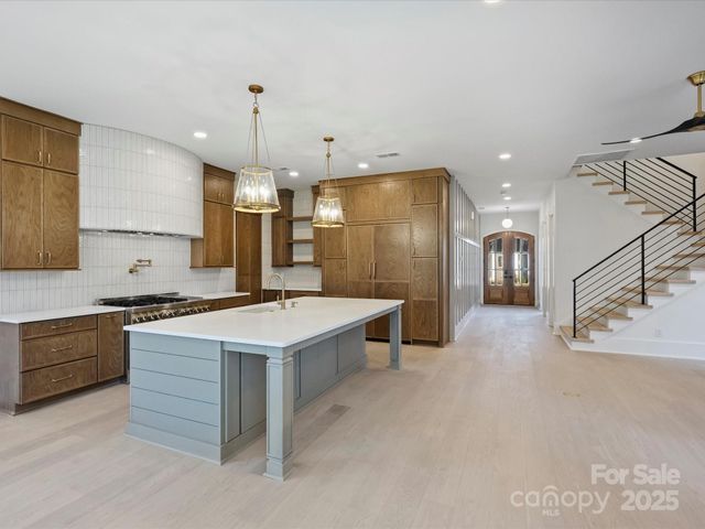 923 Laurel Creek Lane, Charlotte, NC 28211