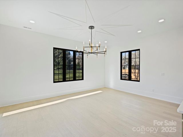 923 Laurel Creek Lane, Charlotte, NC 28211