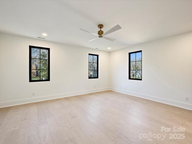 923 Laurel Creek Lane, Charlotte, NC 28211