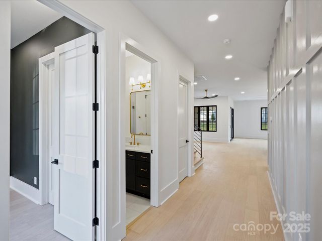 923 Laurel Creek Lane, Charlotte, NC 28211