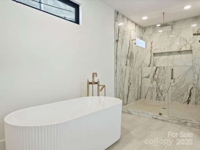 923 Laurel Creek Lane, Charlotte, NC 28211