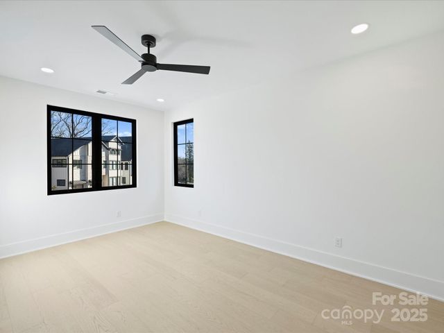 923 Laurel Creek Lane, Charlotte, NC 28211