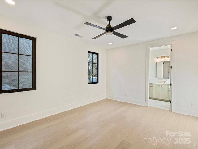 923 Laurel Creek Lane, Charlotte, NC 28211