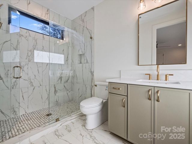 923 Laurel Creek Lane, Charlotte, NC 28211