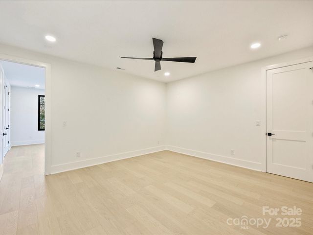 923 Laurel Creek Lane, Charlotte, NC 28211