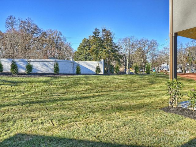 923 Laurel Creek Lane, Charlotte, NC 28211