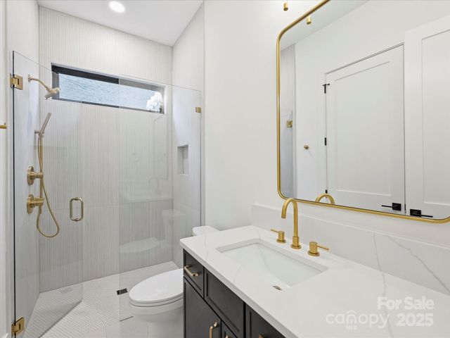 923 Laurel Creek Lane, Charlotte, NC 28211