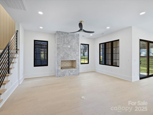 923 Laurel Creek Lane, Charlotte, NC 28211