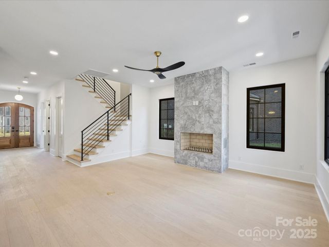 923 Laurel Creek Lane, Charlotte, NC 28211