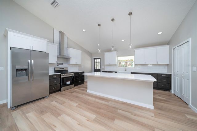 911 N 14TH STREET, Palatka, FL 32177