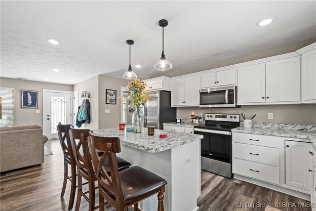 850 Twin Oaks Drive, Henryville, IN 47126