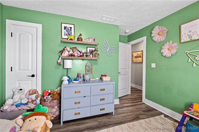 850 Twin Oaks Drive, Henryville, IN 47126