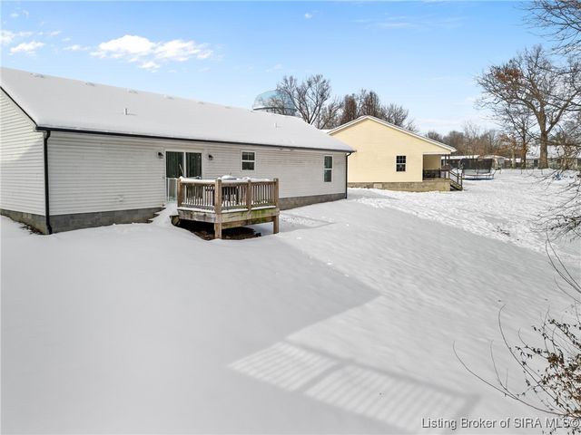 850 Twin Oaks Drive, Henryville, IN 47126