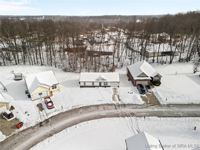 850 Twin Oaks Drive, Henryville, IN 47126