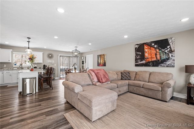 850 Twin Oaks Drive, Henryville, IN 47126