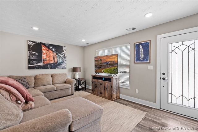 850 Twin Oaks Drive, Henryville, IN 47126