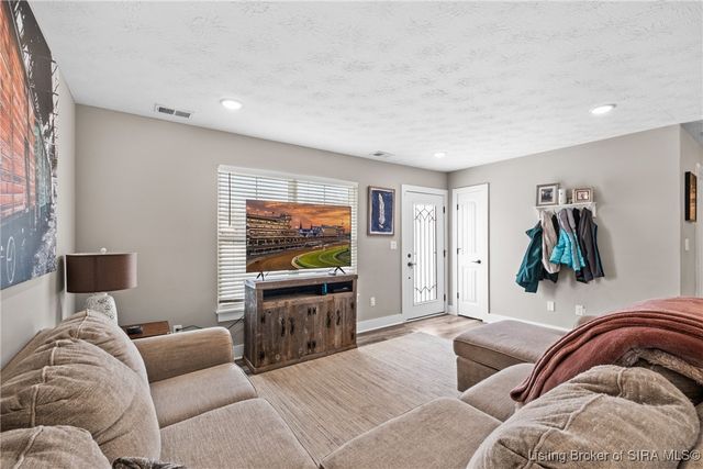 850 Twin Oaks Drive, Henryville, IN 47126