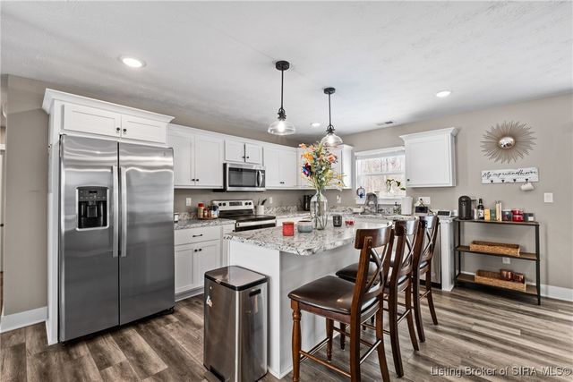 850 Twin Oaks Drive, Henryville, IN 47126