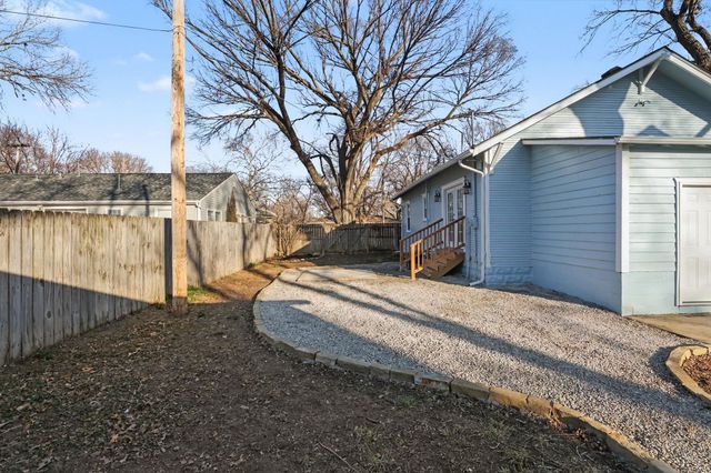 3211 N Porter Ave, Wichita, KS 67204