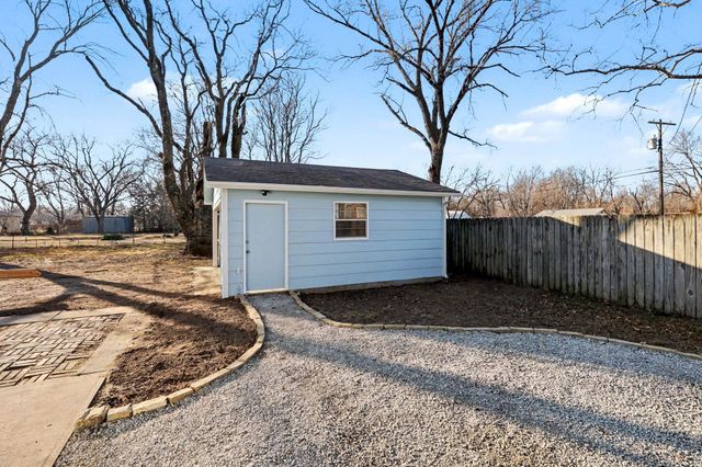 3211 N Porter Ave, Wichita, KS 67204